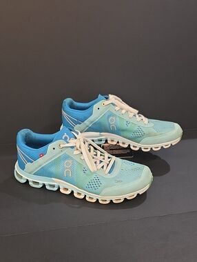 On Running CloudFlow Women’s Running Shoes - Aqua Blue Size 6